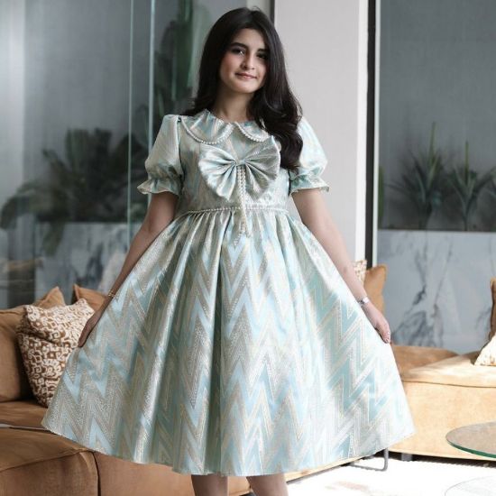 صورة فستان بناتي سحر الألوان بتطريز ذهبي ولؤلؤ فاخر - 1157